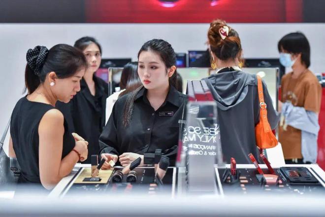 雅诗兰黛们”集体喊难凯发K8首页登录“