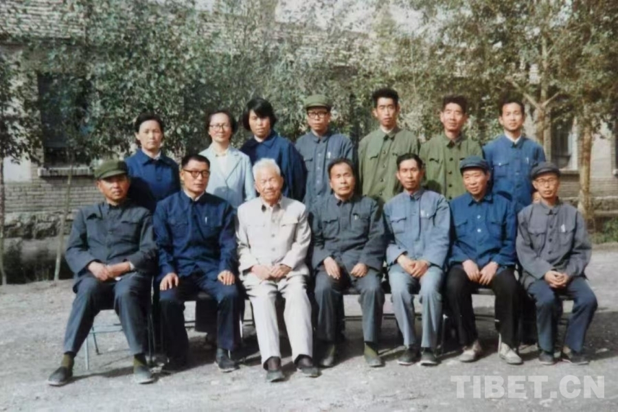 】《天路·慕生忠》：“敬慕”“写慕”到“书k8凯发国际登录【“两路”共铸 心向北
