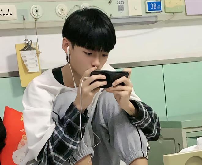 继去世有人一语成谶最小的年仅18岁凯发网址短短4天内就有4个网红相(图29)