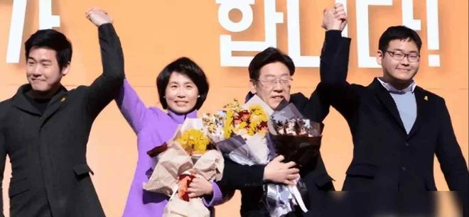 比金建希温柔漂亮学历高一个贤妻旺三代凯发k8国际登录李在明和老婆一起亮相(图7)