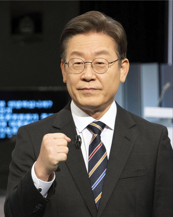 比金建希温柔漂亮学历高一个贤妻旺三代凯发k8国际登录李在明和老婆一起亮相(图6)