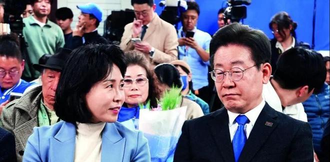 比金建希温柔漂亮学历高一个贤妻旺三代凯发k8国际登录李在明和老婆一起亮相(图3)